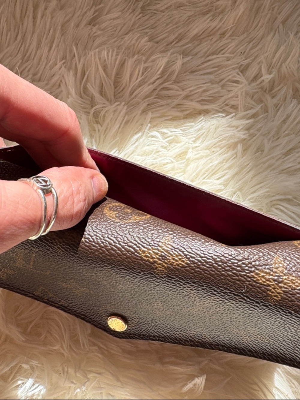 Monogram, Louis Vuitton, Sarah wallet/ crossbody with fuchsia interior - Picture 12 of 15